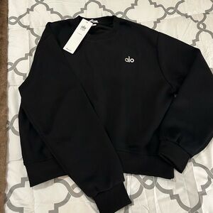 ALO Yoga Men's Black Crewneck Sweatshirt with Subtle Logo